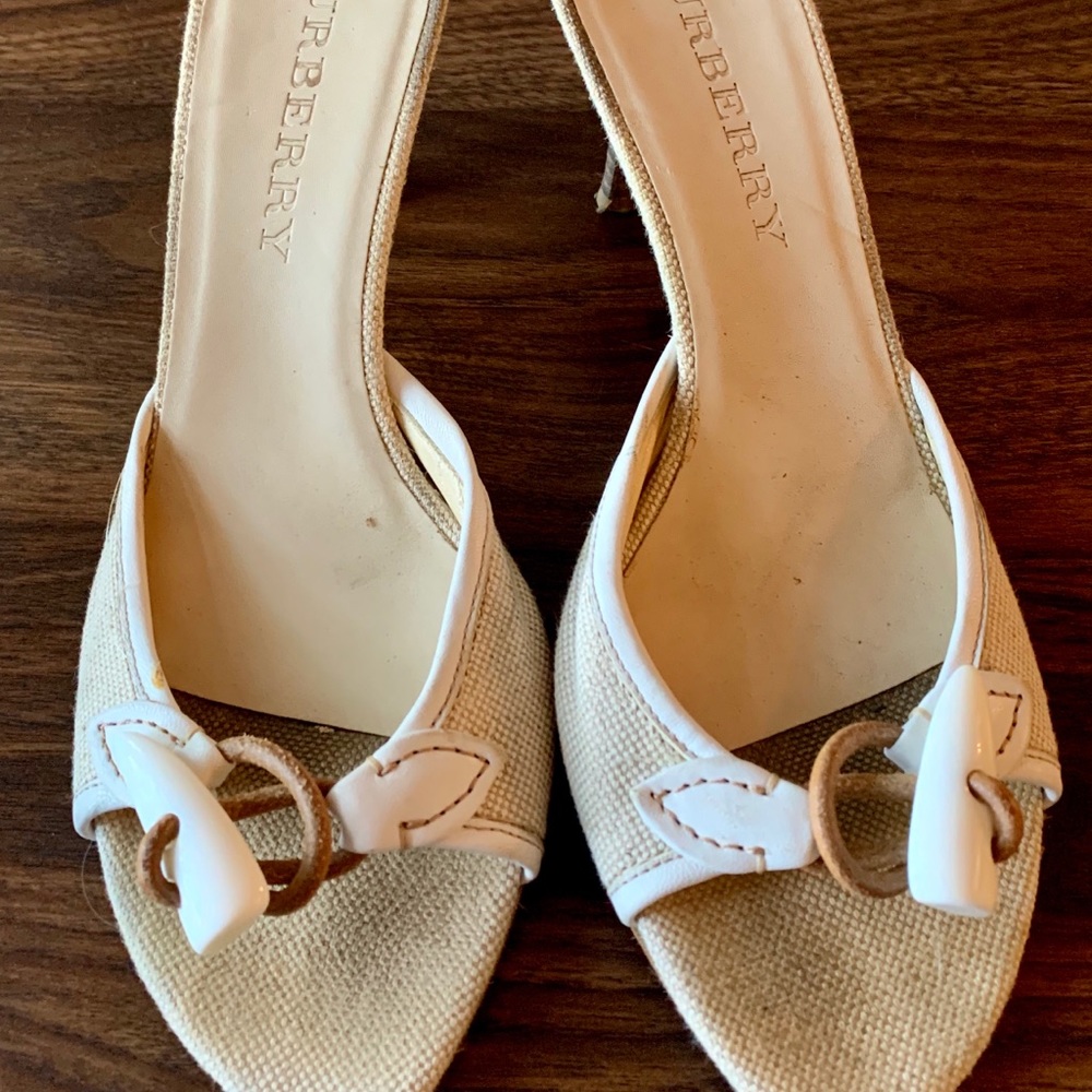 Burberry beige/white kitten heels size 39